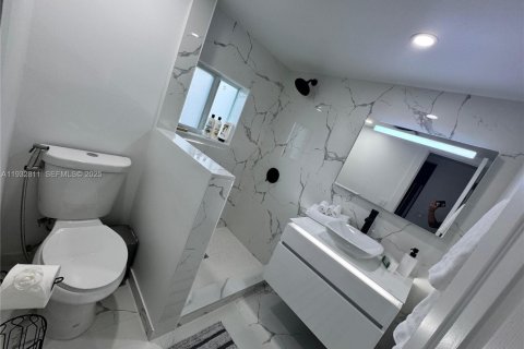 Propiedad comercial en venta en Fort Lauderdale, Florida № 1991047 - foto 29