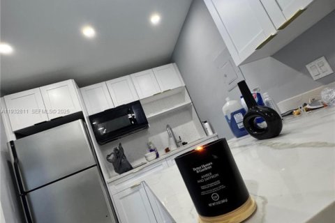 Propiedad comercial en venta en Fort Lauderdale, Florida № 1991047 - foto 30