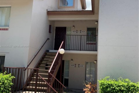 Condo in Miami, Florida, 1 bedroom  № 1994888 - photo 1