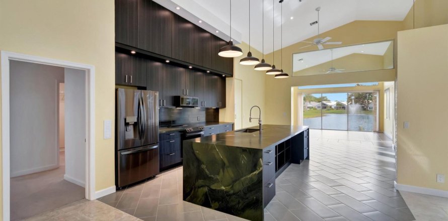 Casa en Boynton Beach, Florida 3 dormitorios, 252.51 m2 № 2088198