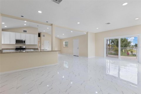 Купить виллу или дом в Тарпон-Спрингс, Флорида 13 комнат, 256.6м2, № 2205972 - фото 14