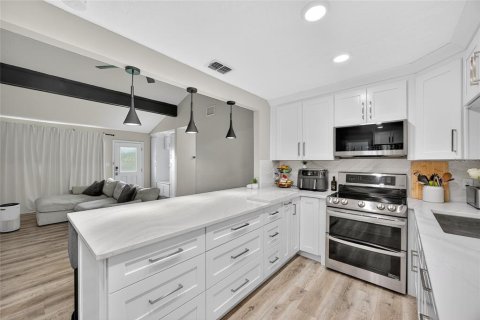 House in Kissimmee, Florida 3 bedrooms, 128.67 sq.m. № 1904759 - photo 6