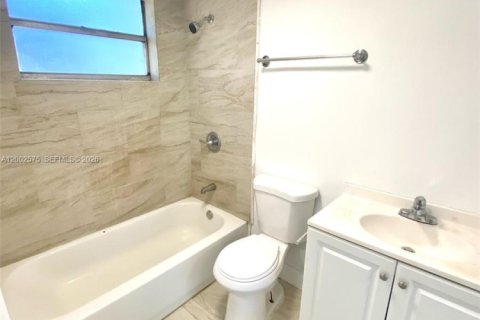 House in North Lauderdale, Florida 3 bedrooms № 2069208 - photo 12