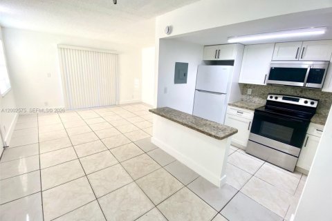 House in North Lauderdale, Florida 3 bedrooms № 2069208