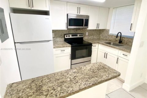 House in North Lauderdale, Florida 3 bedrooms № 2069208 - photo 3