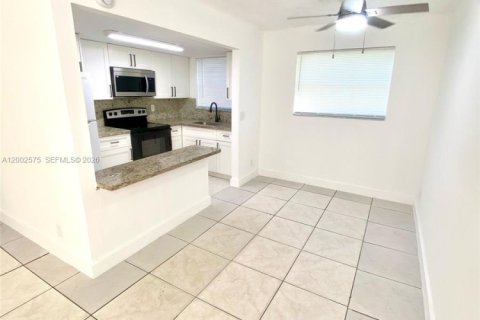 House in North Lauderdale, Florida 3 bedrooms № 2069208 - photo 7