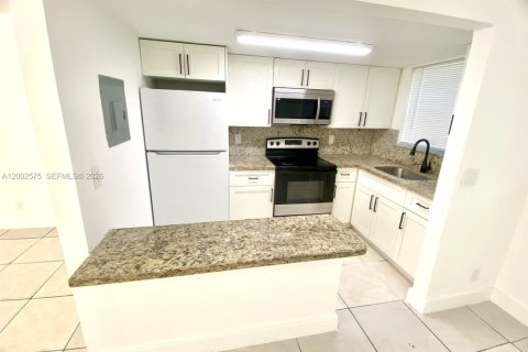 House in North Lauderdale, Florida 3 bedrooms № 2069208 - photo 2