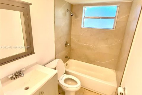 House in North Lauderdale, Florida 3 bedrooms № 2069208 - photo 10