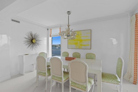 Condo in West Palm Beach, Florida, 3 bedrooms № 2244549 - photo 13