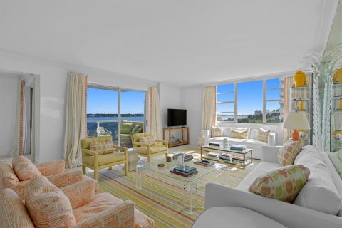 Condo in West Palm Beach, Florida, 3 bedrooms № 2244549 - photo 8