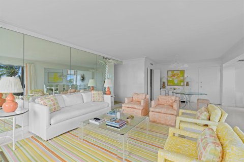 Condo in West Palm Beach, Florida, 3 bedrooms № 2244549 - photo 10