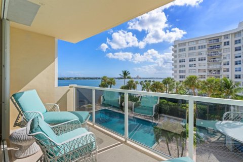 Condo in West Palm Beach, Florida, 3 bedrooms № 2244549 - photo 5