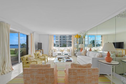 Condo in West Palm Beach, Florida, 3 bedrooms № 2244549 - photo 9