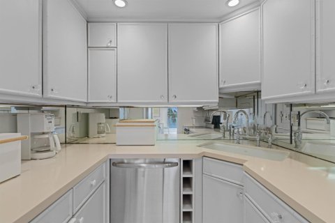 Condo in West Palm Beach, Florida, 3 bedrooms № 2244549 - photo 16