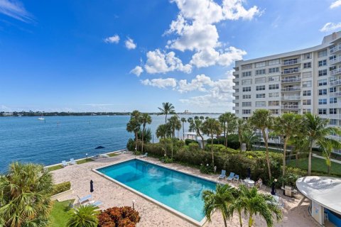Condo in West Palm Beach, Florida, 3 bedrooms № 2244549 - photo 7