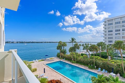 Condo in West Palm Beach, Florida, 3 bedrooms № 2244549 - photo 6
