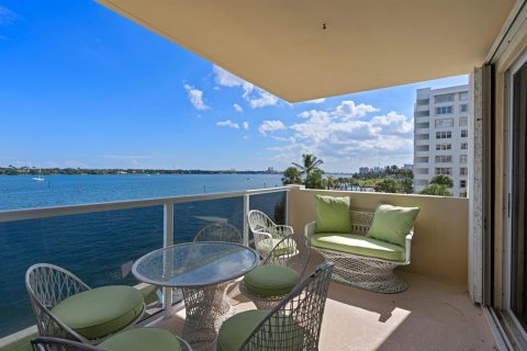 Condo in West Palm Beach, Florida, 3 bedrooms № 2244549 - photo 4