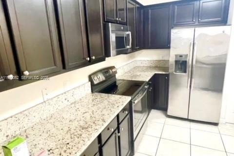 Condo in Doral, Florida, 2 bedrooms  № 2052913 - photo 6