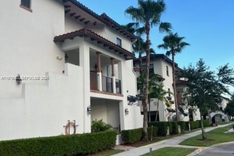 Condo in Doral, Florida, 2 bedrooms  № 2052913 - photo 4