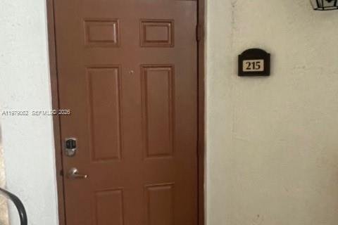 Condo in Doral, Florida, 2 bedrooms  № 2052913 - photo 19