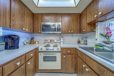 Купить кондоминиум в Клируотер, Флорида 6 комнат, 115.2м2, № 1827280 - фото 12