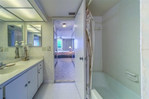 Купить кондоминиум в Клируотер, Флорида 6 комнат, 115.2м2, № 1827280 - фото 21