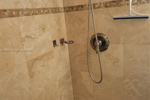 Снять в аренду кондоминиум в Хайалиа, Флорида 2 спальни, 76.92м2, № 1933286 - фото 3