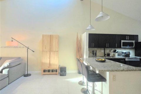 House in Plantation, Florida 2 bedrooms, 99.78 sq.m. № 1945629 - photo 10