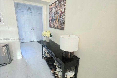 House in Plantation, Florida 2 bedrooms, 99.78 sq.m. № 1945629 - photo 16