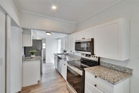 House in Clearwater, Florida 3 bedrooms, 73.58 sq.m. № 2218821 - photo 11