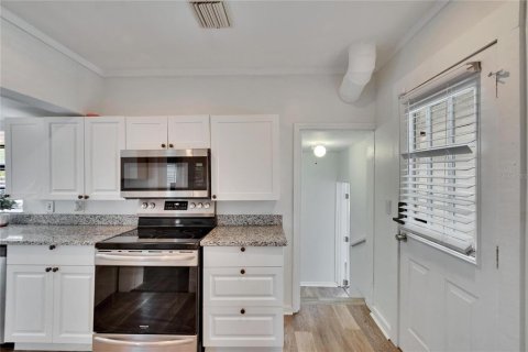 House in Clearwater, Florida 3 bedrooms, 73.58 sq.m. № 2218821 - photo 12