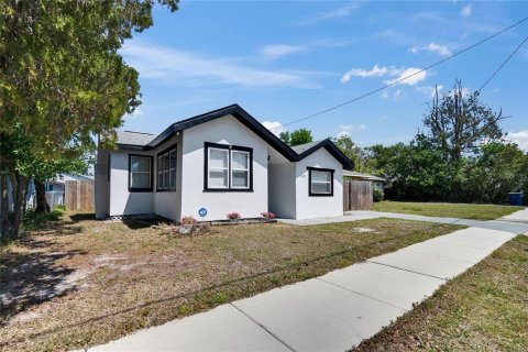 House in Clearwater, Florida 3 bedrooms, 73.58 sq.m. № 2218821 - photo 2