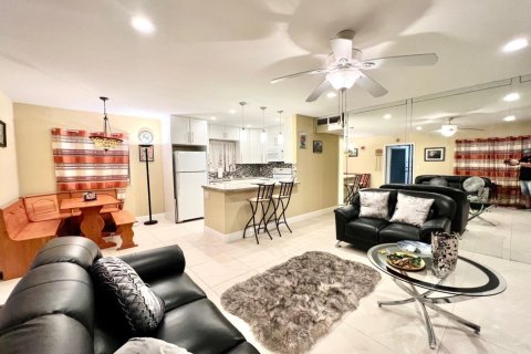 Condominio en alquiler en Delray Beach, Florida, 2 dormitorios, 81.75 m2 № 1054963 - foto 1