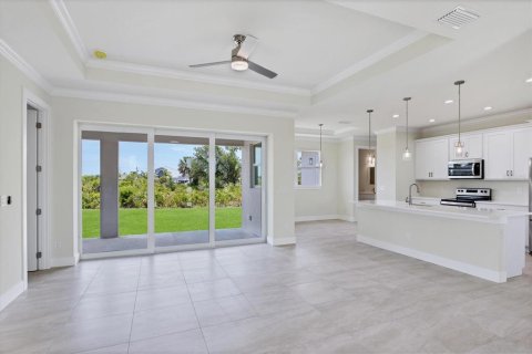 House in Port Charlotte, Florida 3 bedrooms, 150.22 sq.m. № 1014896 - photo 5