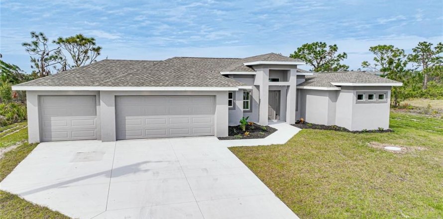 House in Port Charlotte, Florida 3 bedrooms, 150.22 sq.m. № 1014896