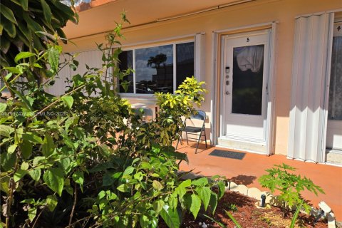 Condo in Hallandale Beach, Florida, 1 bedroom  № 2246902