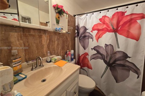 Condo in Hallandale Beach, Florida, 1 bedroom № 2246902 - photo 7