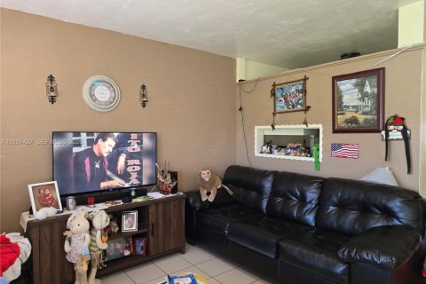 Condo in Hallandale Beach, Florida, 1 bedroom № 2246902 - photo 2