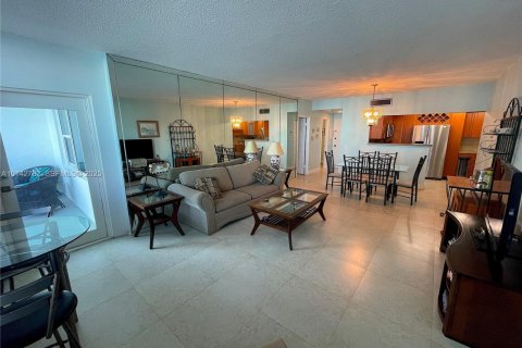 Copropriété à louer à Hollywood, Floride: 1 chambre, 79.9 m2 № 2037956 - photo 4