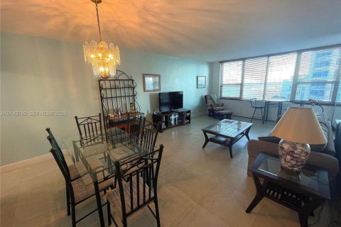 Copropriété à louer à Hollywood, Floride: 1 chambre, 79.9 m2 № 2037956 - photo 3
