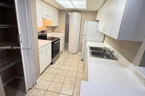 Condo in West Palm Beach, Florida, 3 bedrooms  № 2170211 - photo 8