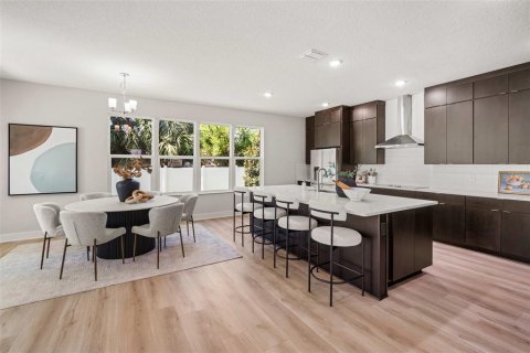 Casa en venta en Tampa, Florida, 4 dormitorios, 307.13 m2 № 2152380 - foto 5
