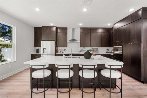 Casa en venta en Tampa, Florida, 4 dormitorios, 307.13 m2 № 2152380 - foto 3