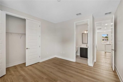 Casa en venta en Tampa, Florida, 4 dormitorios, 307.13 m2 № 2152380 - foto 26