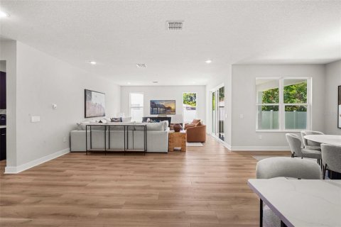 Casa en venta en Tampa, Florida, 4 dormitorios, 307.13 m2 № 2152380 - foto 10