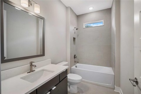 Casa en venta en Tampa, Florida, 4 dormitorios, 307.13 m2 № 2152380 - foto 16