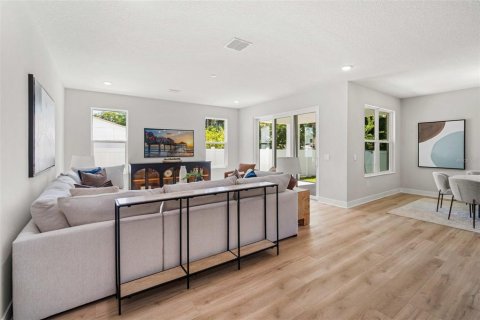 Casa en venta en Tampa, Florida, 4 dormitorios, 307.13 m2 № 2152380 - foto 12