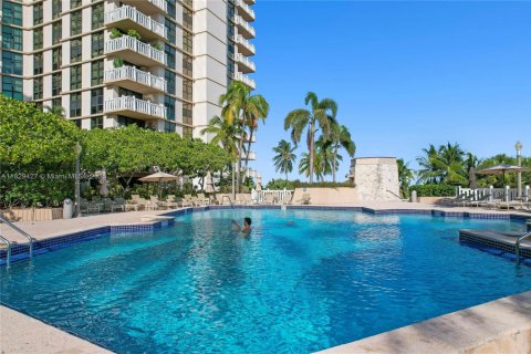 Condo in Key Biscayne, Florida, 2 bedrooms  № 1802531 - photo 12