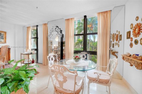 Condo in Key Biscayne, Florida, 2 bedrooms  № 1802531 - photo 23