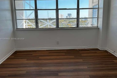 Condo in North Miami Beach, Florida, 1 bedroom  № 2079518 - photo 6
